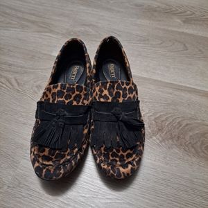 Size 9 Born leopard loafers